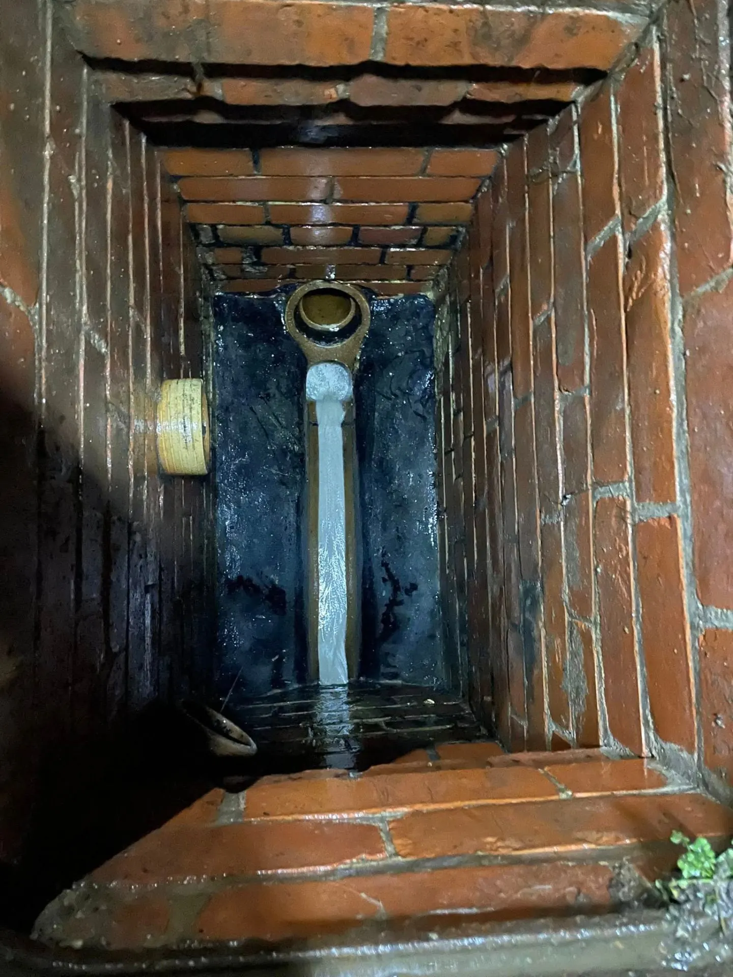 Blocked manhole → clean chamber — after